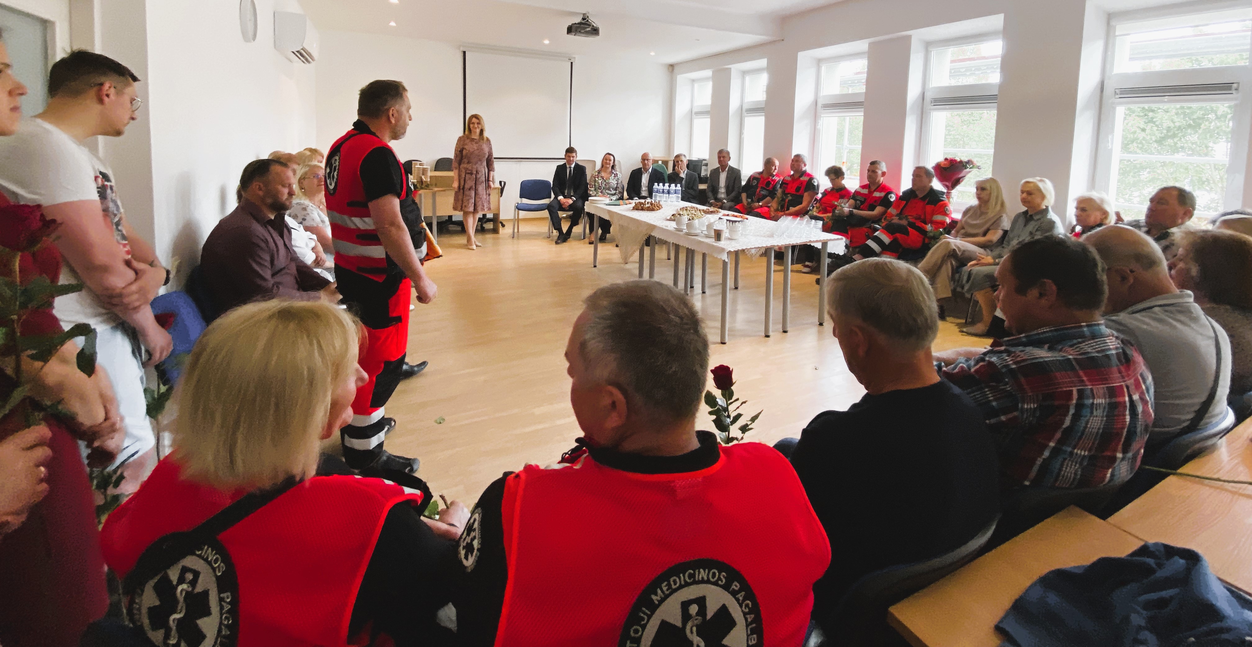 Sveikinimo žodį GMP darbuotojams taria GMP vedėjas 